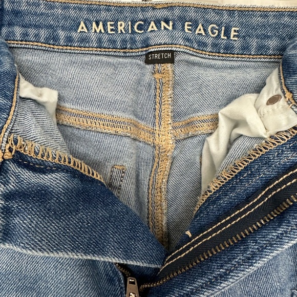 American Eagle Mom Straight Jeans Size 6 Stretch Light Wash - Picture 4 of 6